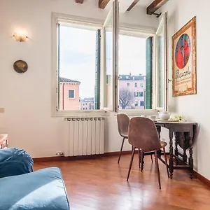 Apartment 7 Windows On By Lionhost, Venice